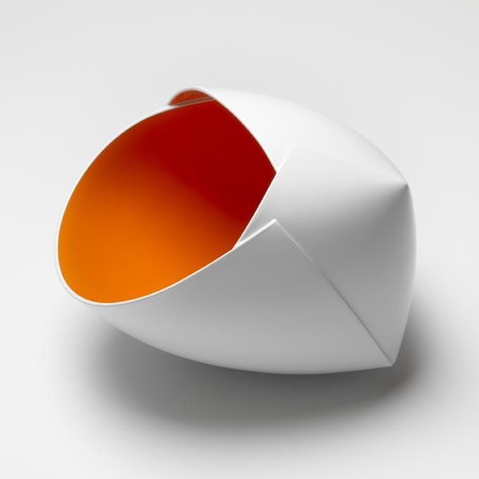 Ann Van Hoey, Object, Keramiek en lak, 2016, 21x28x22cm