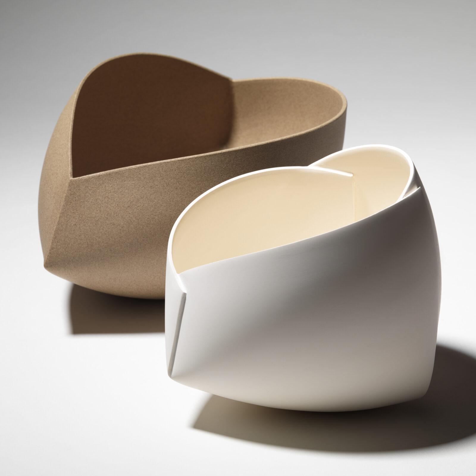 Ann Van Hoey, Wit Aardewerken Object en Zandkleurig Steengoed Object, 2019, 20x18x17Hcm en 34x21x17Hcm