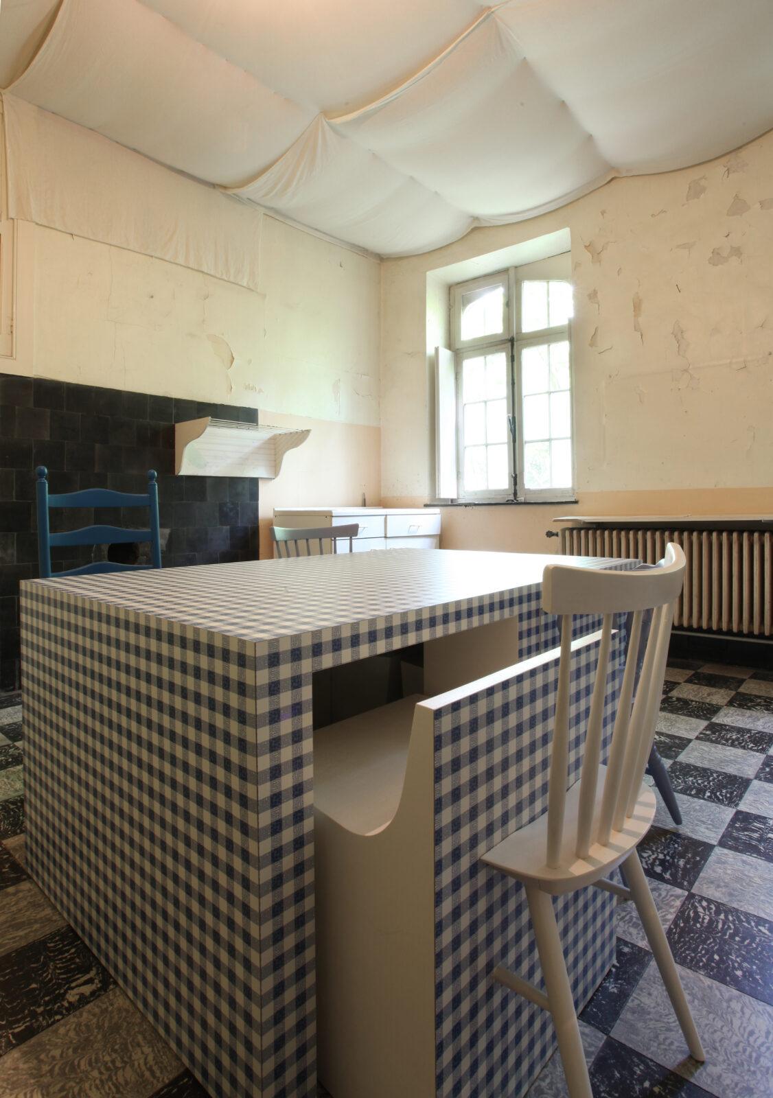 Bart Lens, Vichy Tafel, (C) Ph. van Gelooven, mixed media, 2010