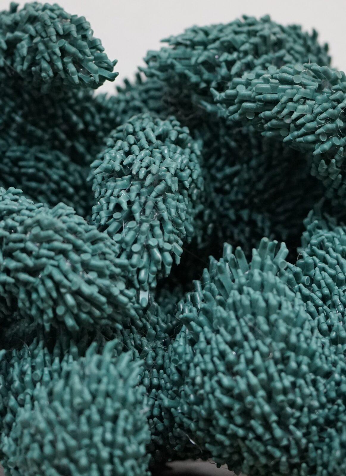 Joke Raes, Wave, industriële resten, lijm, 2019, 28x 35 x28cm