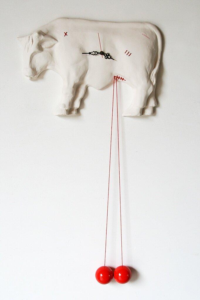 Linde Hermans, Klokkenspel, Muurklok, Keramiek, touw, biljartbal, 2009, Prototype (Foto Kristof Vrancken)